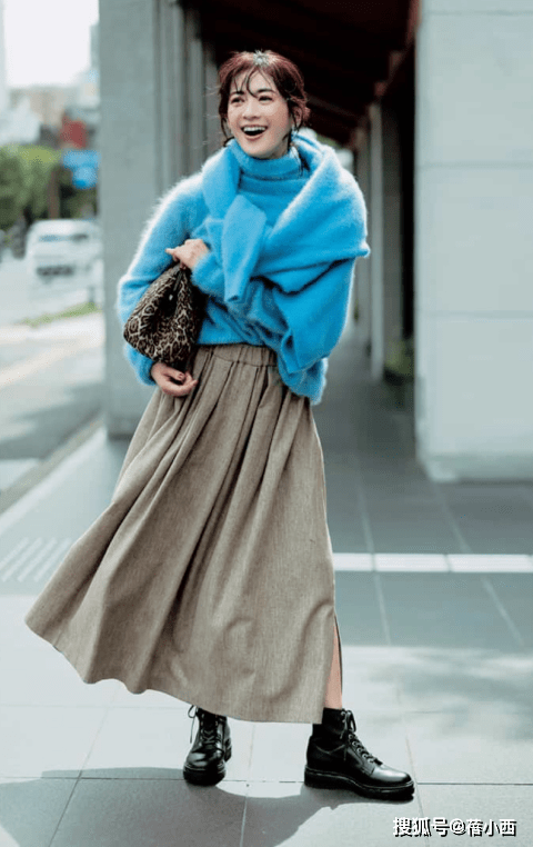 蓝色 为啥日系女神都爱穿裙子，看完这篇介绍就明白了，优雅且时髦