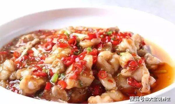 做法|美食精选：瘦肉炒香芹，电饭煲排骨焖饭，芋儿美蛙，香糟辣鱼做法