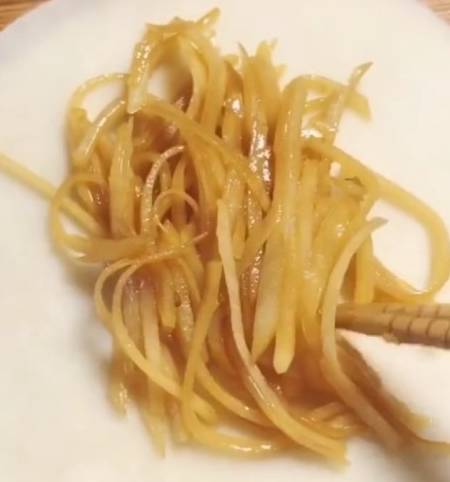 刀把|只需一碗面粉,1分钟教你在家做春饼,零添加零失败,比买的还香