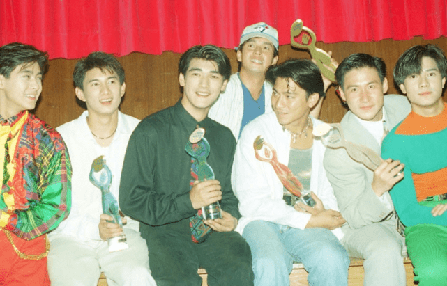 原创新评00后四小天王易烊千玺领衔一个比一个强悍