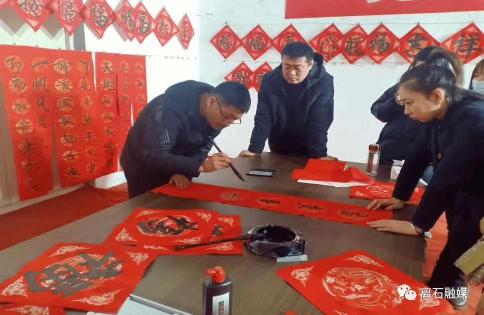 传统|离石城北街道：写春联送祝福 浓浓墨香迎新春