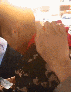 广场|搞笑GIF段子：吃完晚饭，我下去广场溜达一下