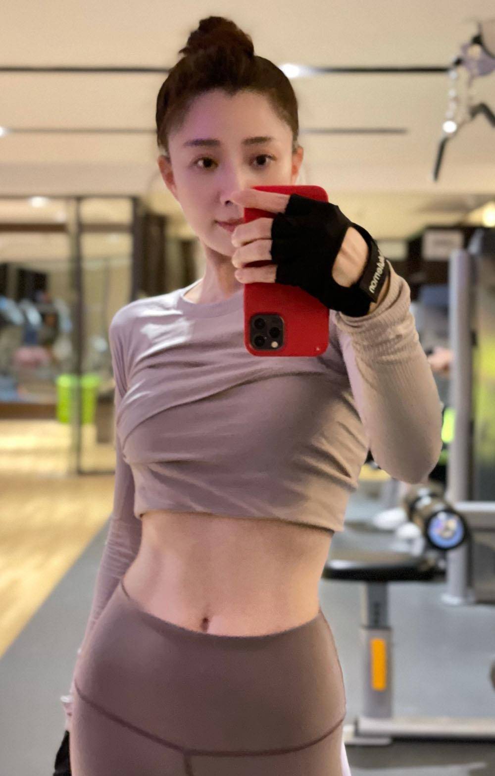 八卦|殷桃网上大秀比基尼身材和贴身男教练的“醉翁之意”