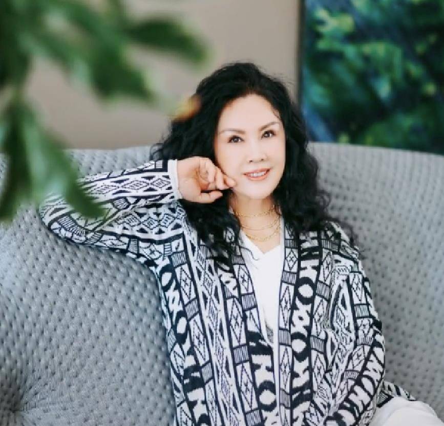 潘长江的老婆年轻照片 dda99d4dabbe4f828110b4c320886d92.jpeg