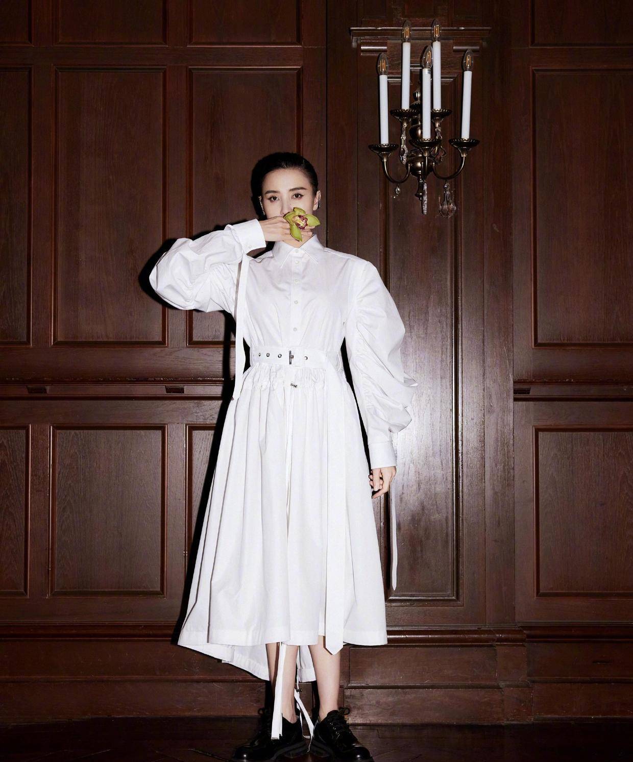 黑色 宋佳“括号臀”好迷人！针织衫搭配包臀裙高贵典雅，S型身材绝了