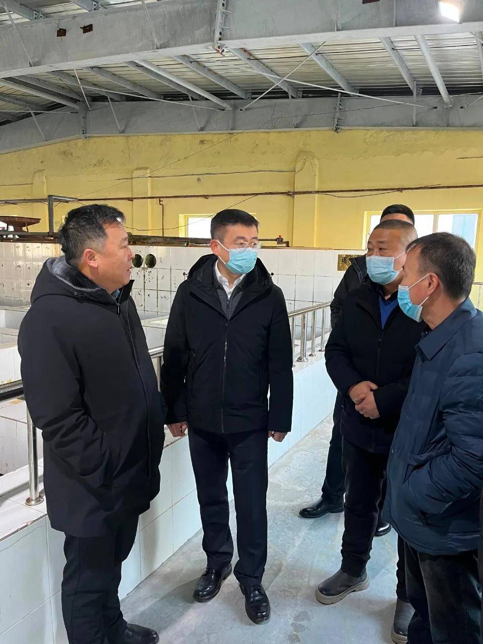双城区委副书记区长赫彦明走访慰问一线干部职工