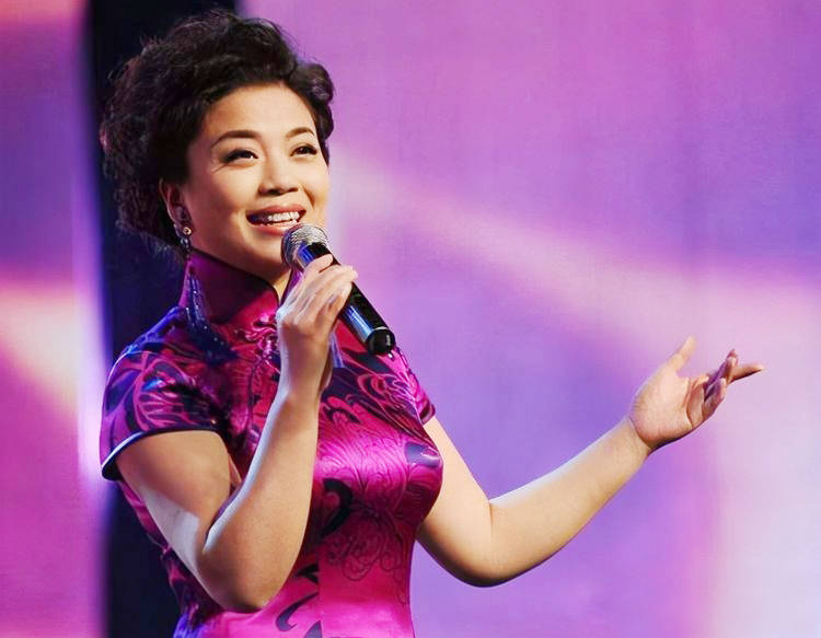张也唱响虎年春晚:她含泪陪父亲抗癌6年,托起孤单母亲的晚年_张兴_长沙_渡船