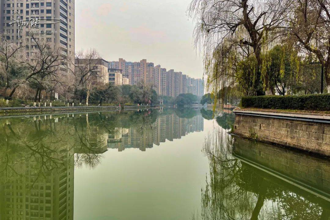 曾经以为它只是杭州的一条野河，原来竟是由秦始皇开凿的