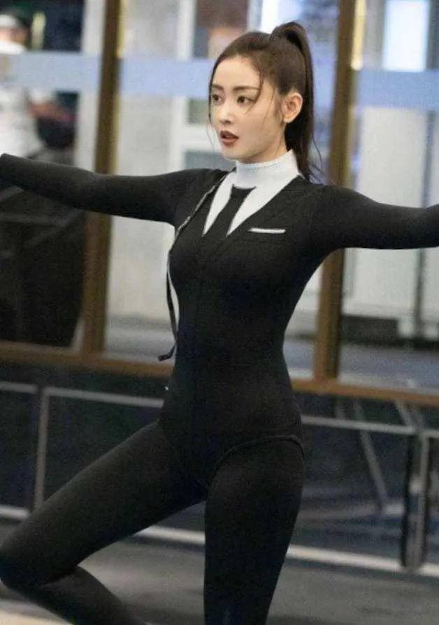 原创马凡舒从选秀女郎到央视春晚著名主持人她的成名有泪有痛