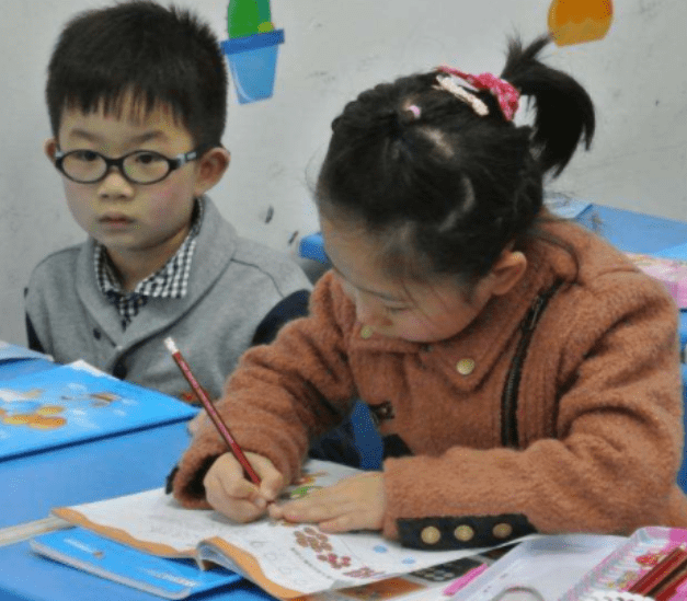 教学|幼儿园“超前教育”危害多，小学三年级逐渐显露，家长别不当回事