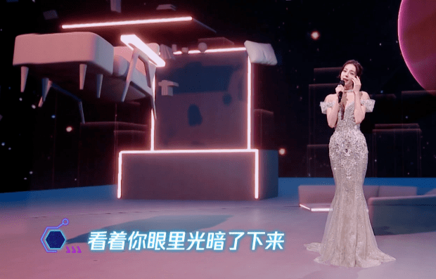 高定 网络盛典女星咖位秀来了:宋茜高定力压杨幂,张小斐黑金裙太惊艳