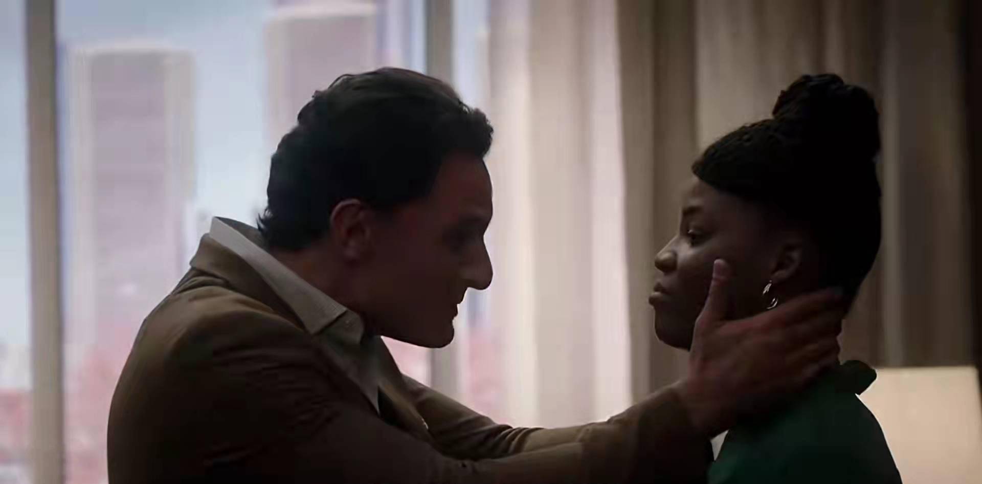 角色|科幻美剧:女律师穿越到16年后有了读心术,女儿长大,丈夫另娶