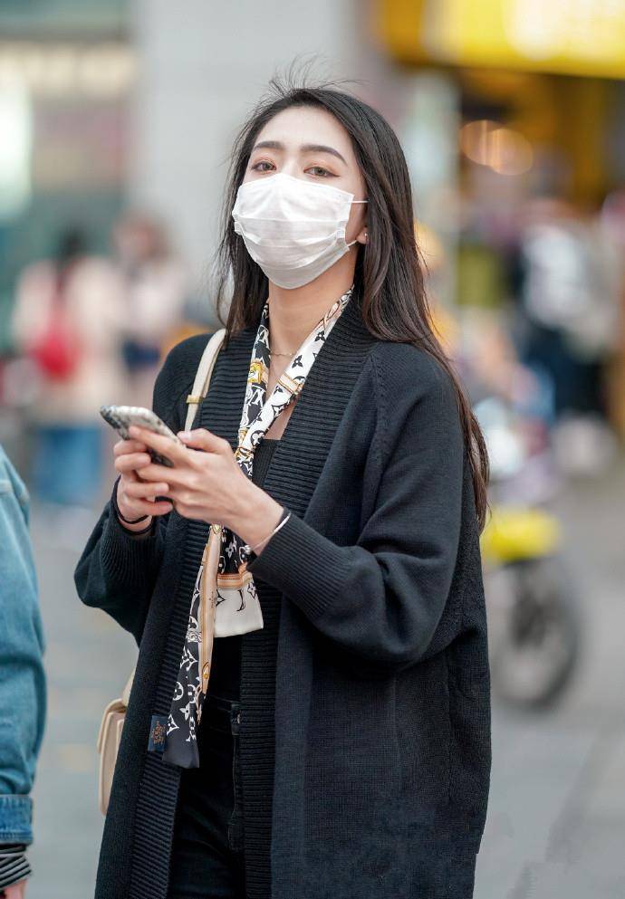 橄榄绿 成熟女人的楷模，陈数的职场装无人能敌！气场强大又优雅，学学吧 。