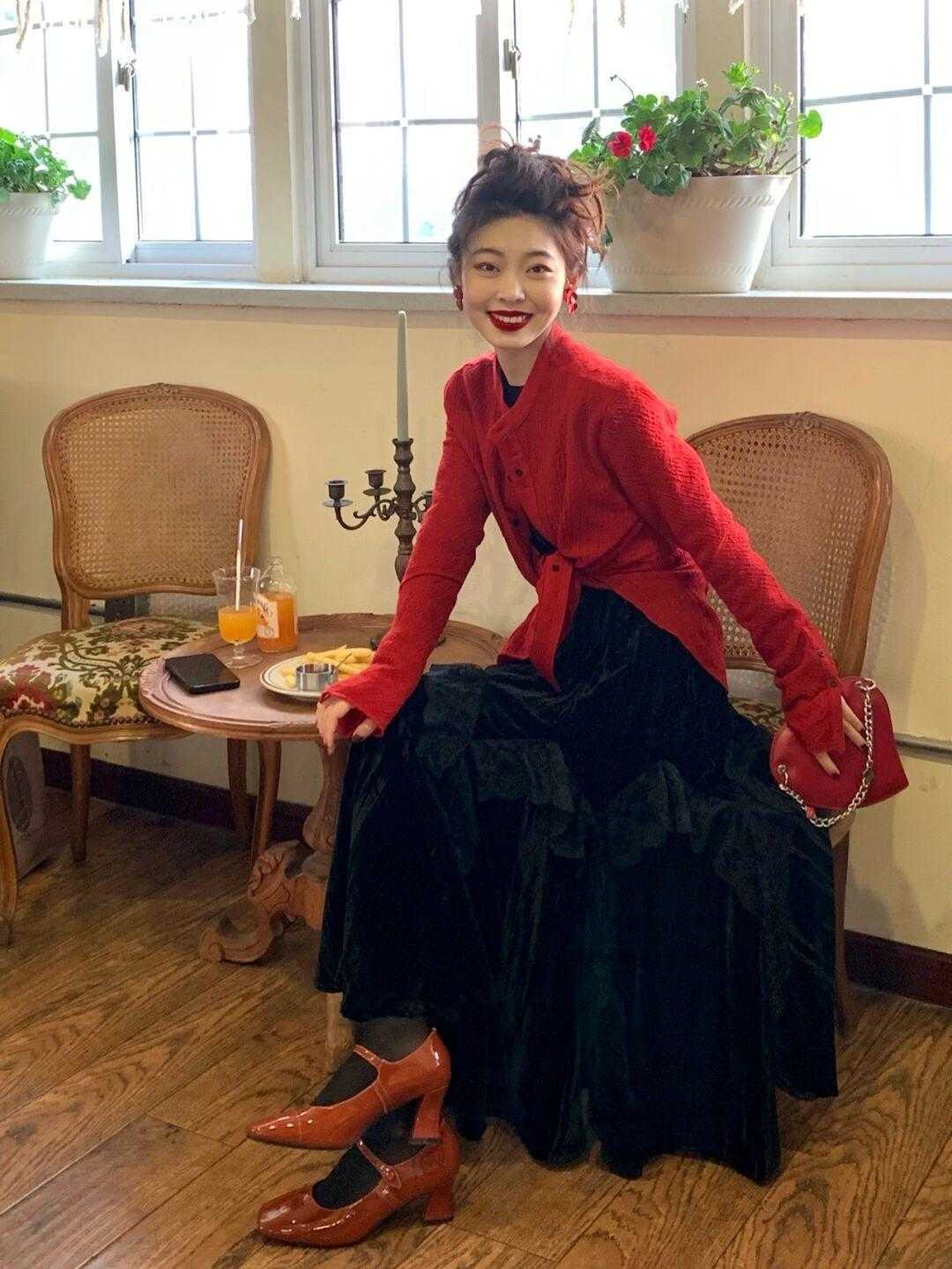 毛衣 出门聚会怎么穿?这四款心机造型,时髦个性又有腔调,咋穿都出彩