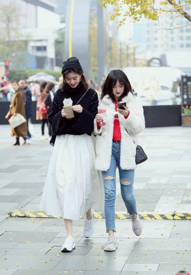 女生 冬天流行的不是羽绒服，而是这种保暖又时髦的外套，超有范儿