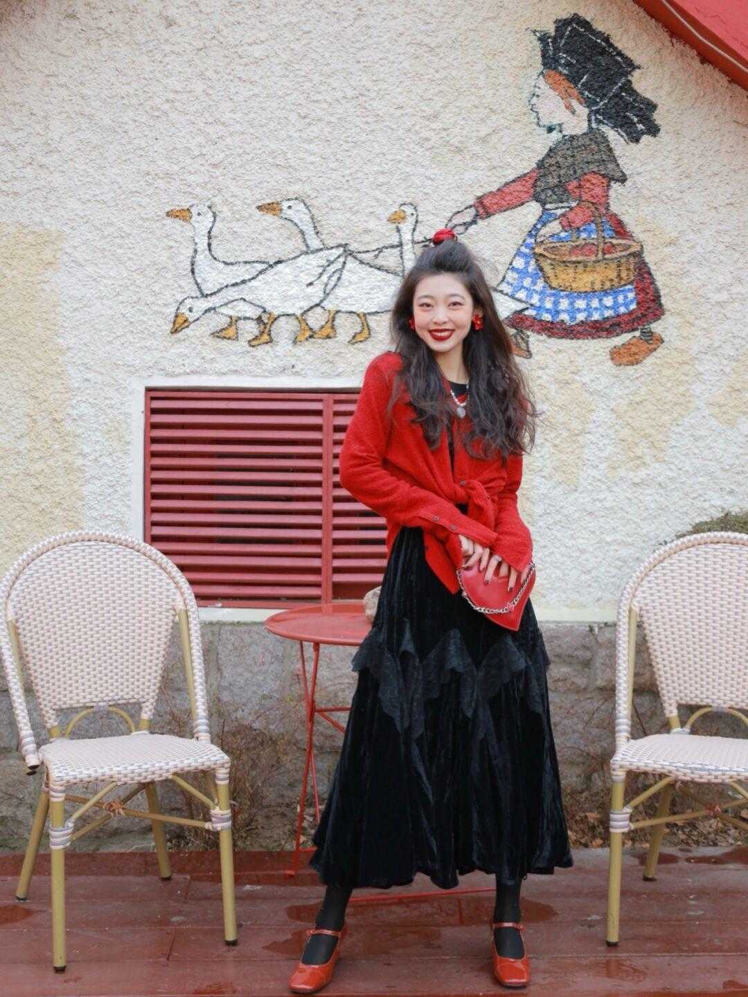 毛衣 出门聚会怎么穿?这四款心机造型,时髦个性又有腔调,咋穿都出彩