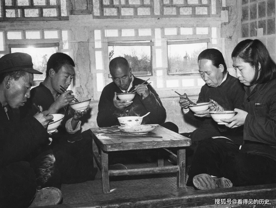 老照片1955年法国摄影师镜头下北京的餐桌舌尖上的北京_手机搜狐网