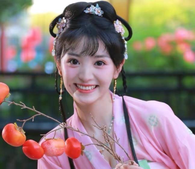 御姐看脸是“萌妹”,看身材是“御姐”,这3位女星的反差感太强了