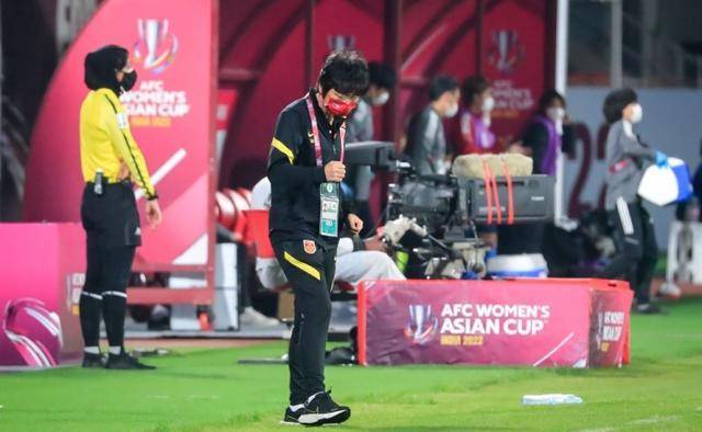 水庆霞比贾秀全 李铁 李霄鹏强 不懂明哲保身 人情世故罢了 中国女足 向前 威胁球