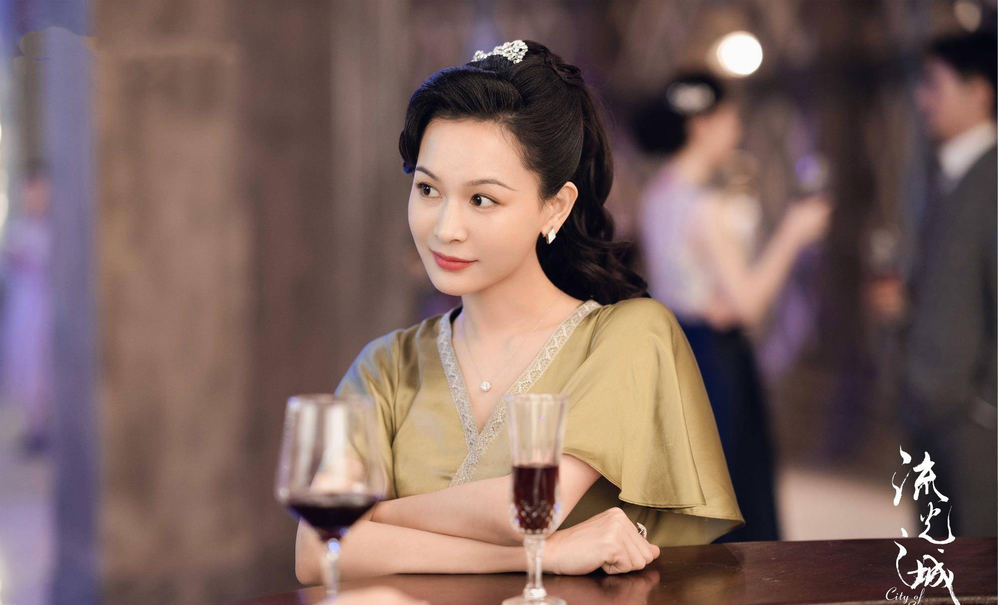 《流光之城》"社交达人"之杜兰馨,通透如她,还是为情所困_容嘉上_杨秀