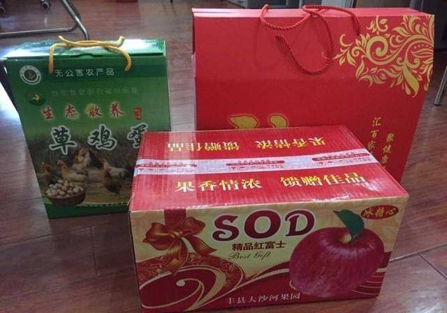 大盒|网友们晒公司发的年货，差距真不大，都是日常所需，真接地气