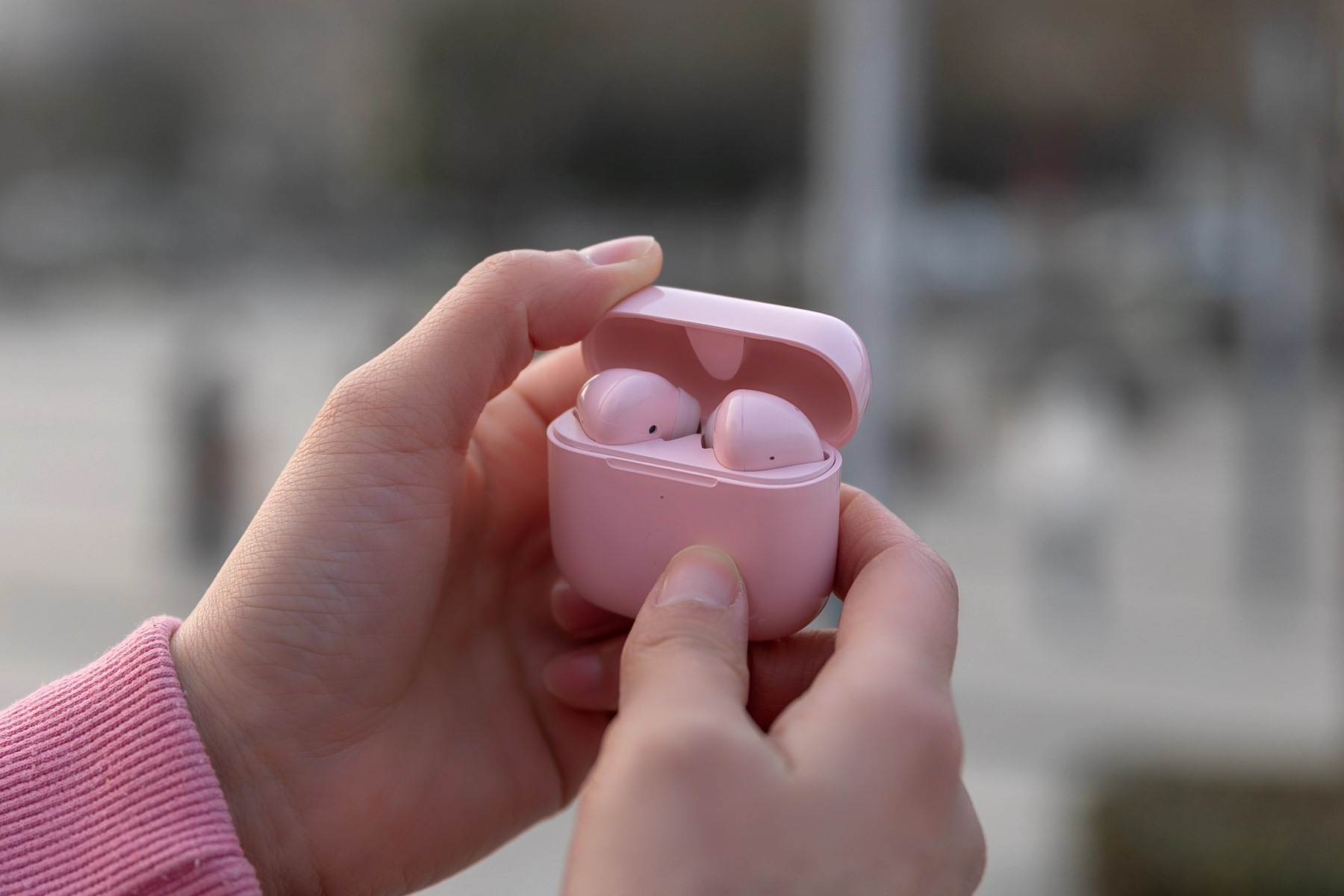 T2粉色无线耳机,黑色忍者极具童趣,哪怕休假在家也必不离身