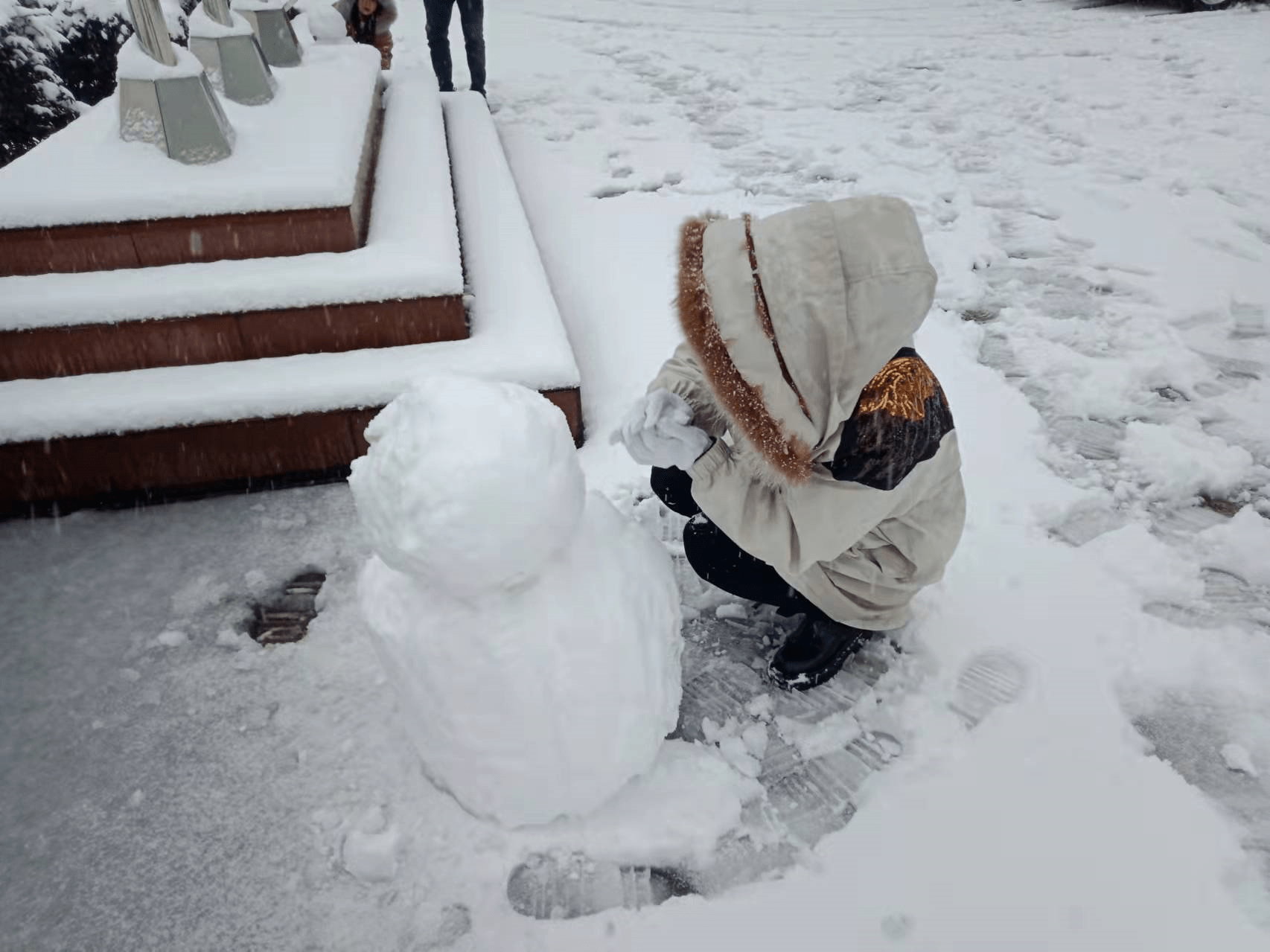 堆雪人图片 现实图片