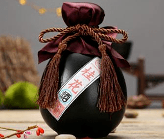 酒中有神话 桂花香满天 九种名果酒之一 桂花陈酒 北京 中国 吴刚捧