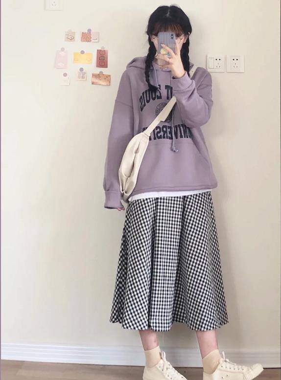 设计 卫衣除了搭牛仔裤,还可以试试配这几种裙子,这样穿好美