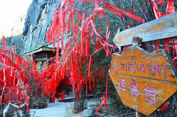 山石|冬天去西藏旅游，林芝卡定沟，这里的山石充满了想象力的传说