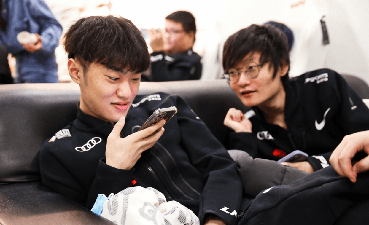 "阿水新辅助首曝",tes再次引援,369用1句话诛心knight,真实_蛇蛇_选手