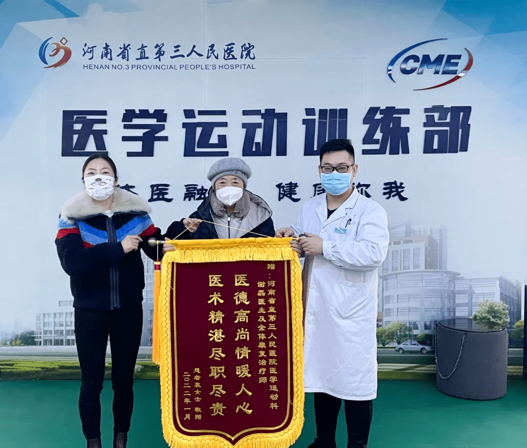 腰疼得无法走路，几个拉伸和训练动作后，正常行走，疼痛明显减轻_搜狐网