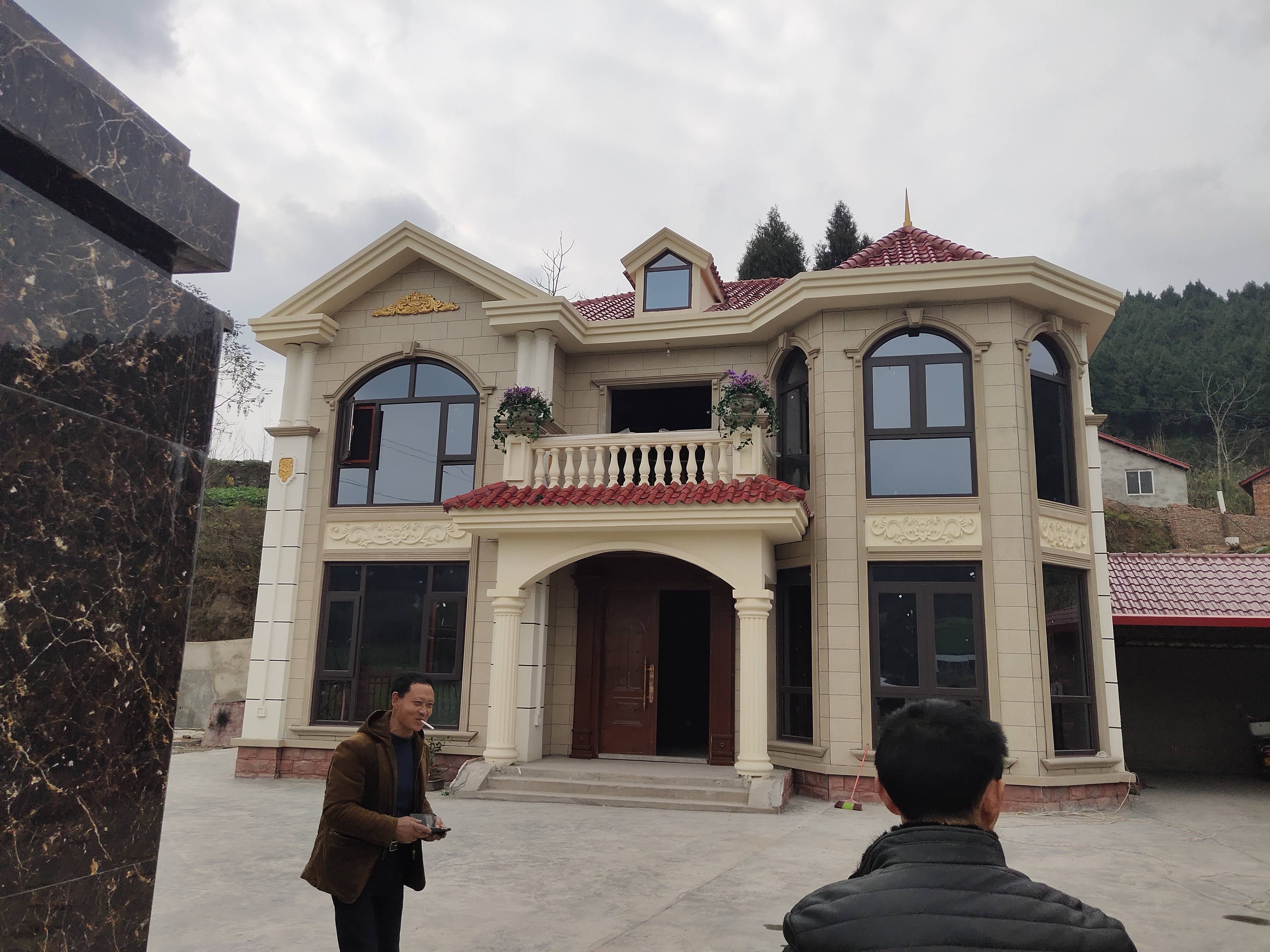 30多个在四川老家建一栋简欧小别墅不够豪华但很实用