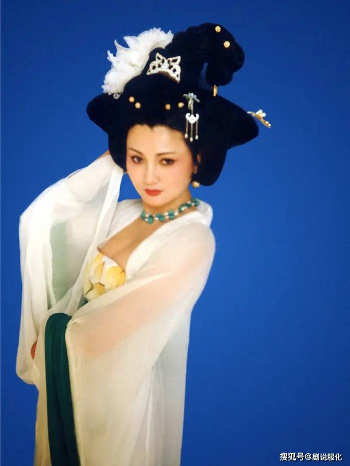 传统 服装师集体阵亡！古装剧除了交领长袍，就没别的款了？