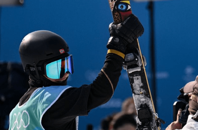 自由式滑雪男子大跳台回放完整版 834247ccfc464f93b5fe9c70a6381b8e.png