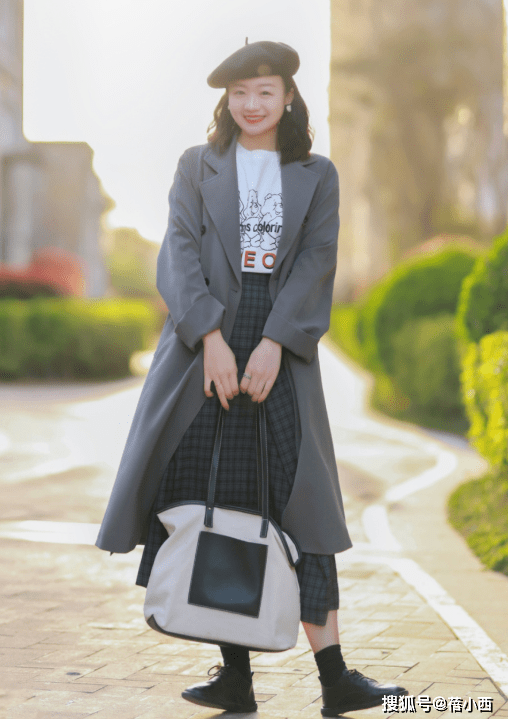 粉色 入春穿衣别太随意,试试今年最火的风衣,搭配裤子和裙子都美极了