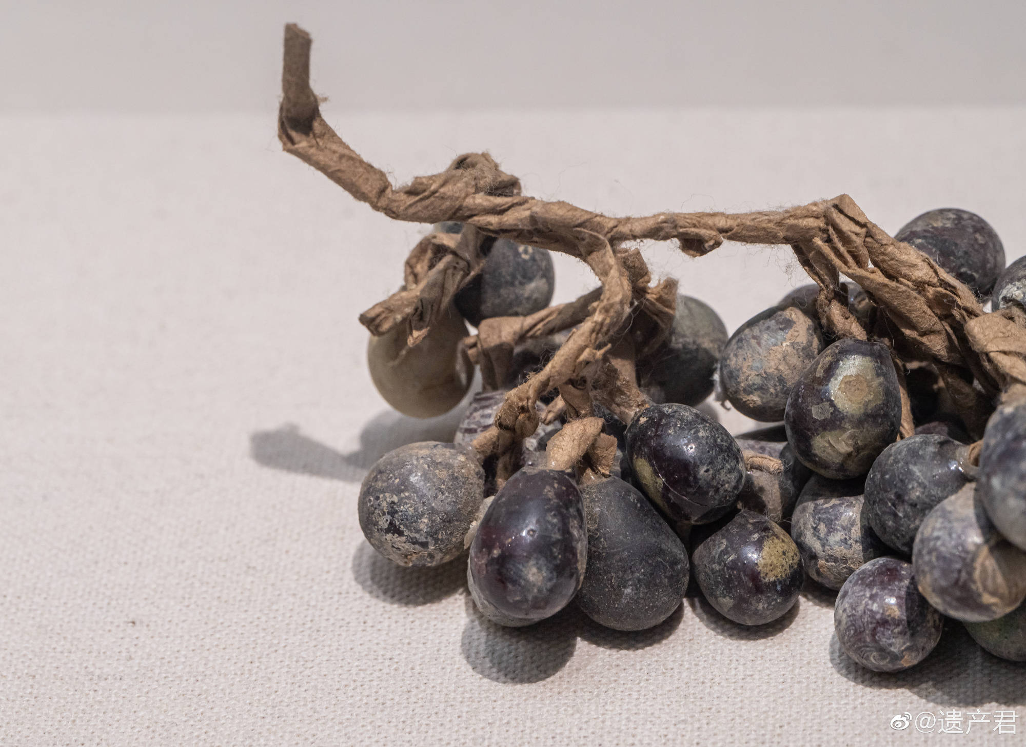 1000多年前的玻璃葡萄!这竟然是是玻璃做的_塔基_定州_静志