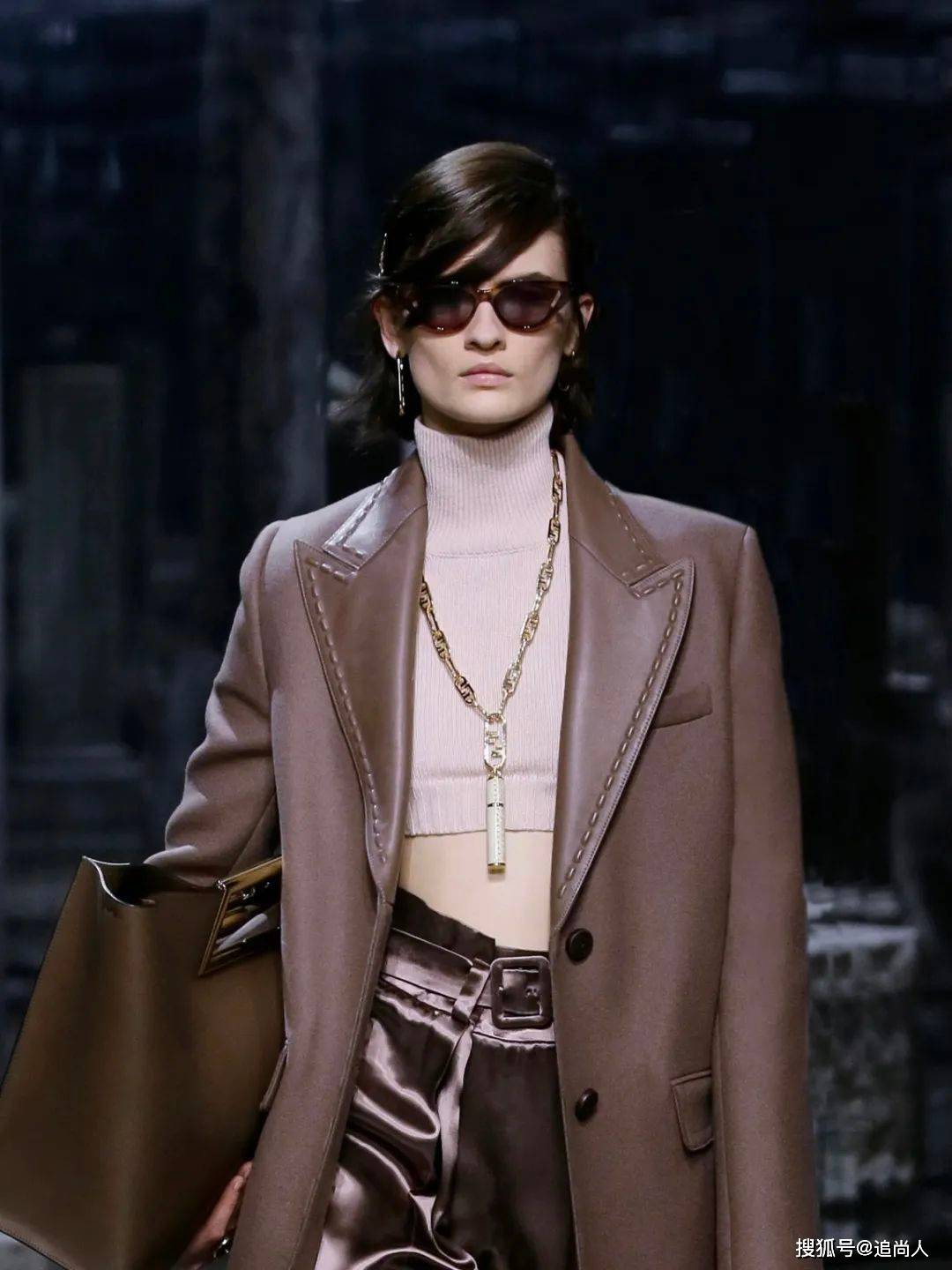 品牌 俞飞鸿最爱的质感风衣，今年怎么搭？