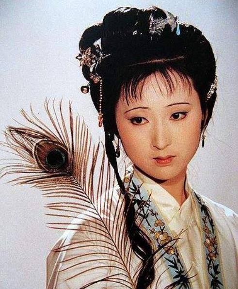 角色|87《红楼梦》杨树云的设计手稿，陈晓旭太像了，仿佛从画中走出来