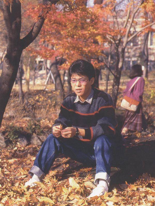 原创知名歌手姜育恒18岁丧母90年代负债上亿风光的背后有泪水