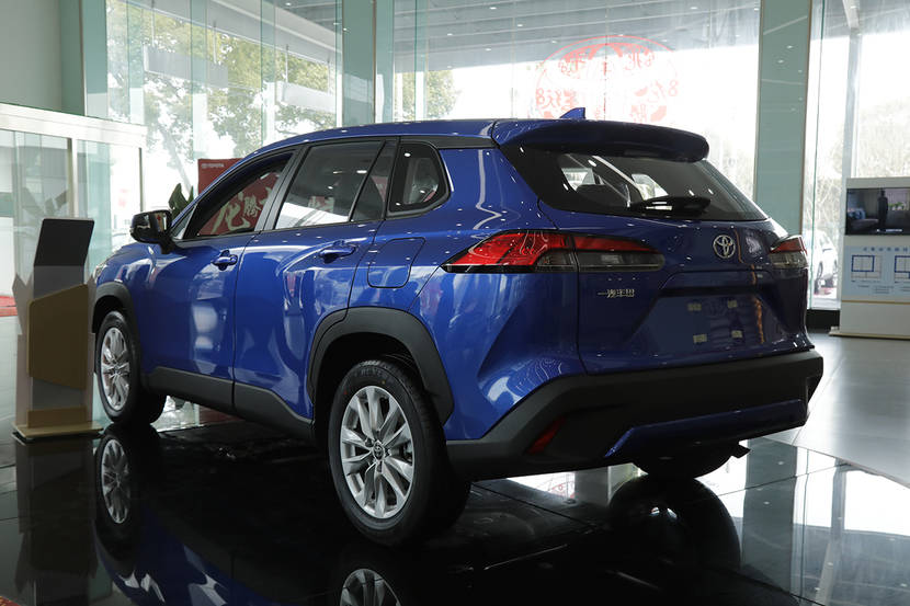 丰田suv15万左右自动挡图片