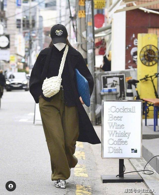 韩式 行走在韩国街头的女人，随便一拍就是“风景”，太吸睛
