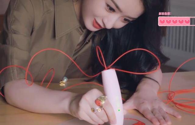 灵魂|明星中的“灵魂画手”：温碧霞老虎画成猫，沈腾画如其人太搞笑