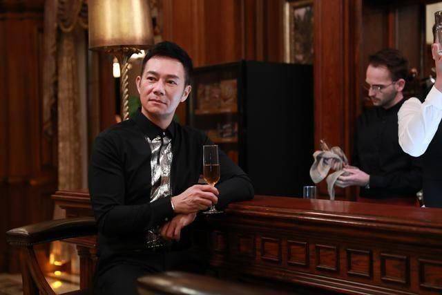 与张家辉名字只差一个字,演技不弱于他,给女儿喂饭被误会_张兆辉_肌肉