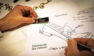 鞋子 靴子不吃香了，今年早春更火的是“浪子鞋”，配裙子裤子都挺好看