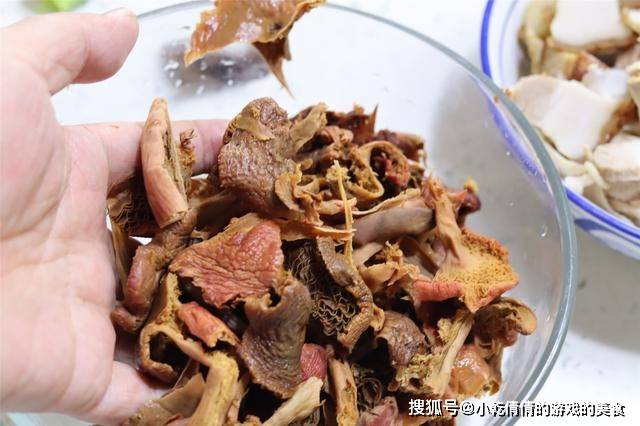 买点|菜市场碰上这蘑菇别放过,买点和五花肉一起炒,味道太香了