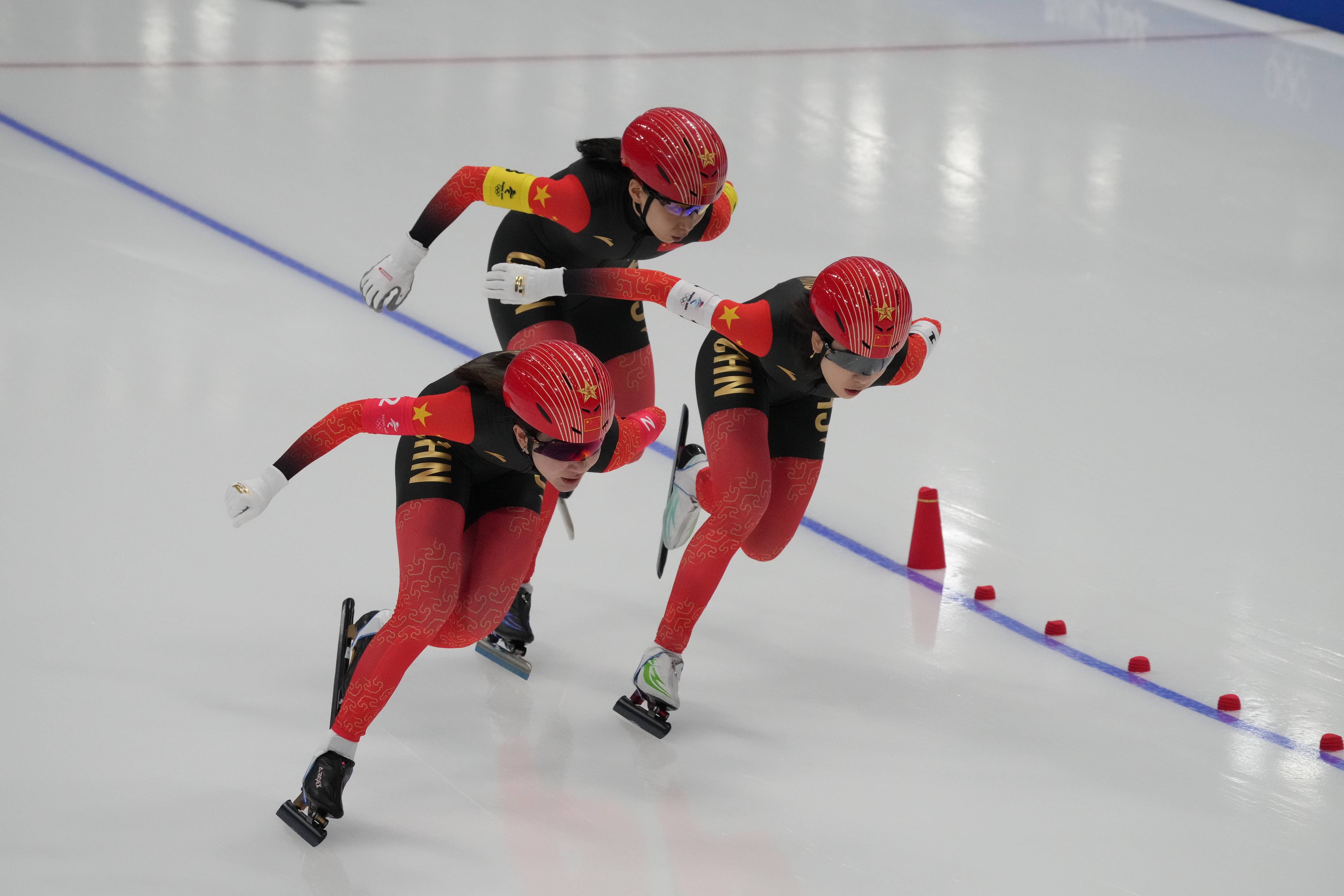 日本队|速度滑冰女子团体追逐赛，我省选手李奇时亮相“冰丝带”