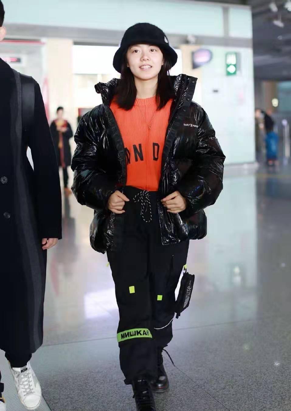 感觉 17岁赵今麦真长开了，鼻子真是全脸之光，大眼小脸更“灵”了