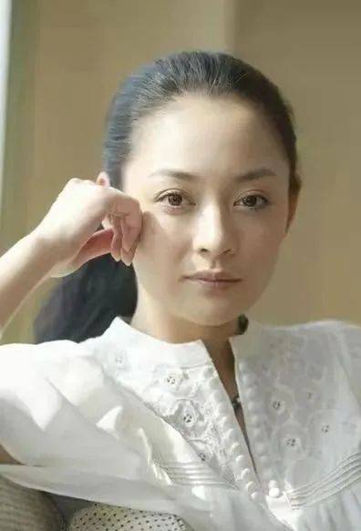 原创那些老了就演皇后太后的演员年轻时都是大美人老了气质依旧