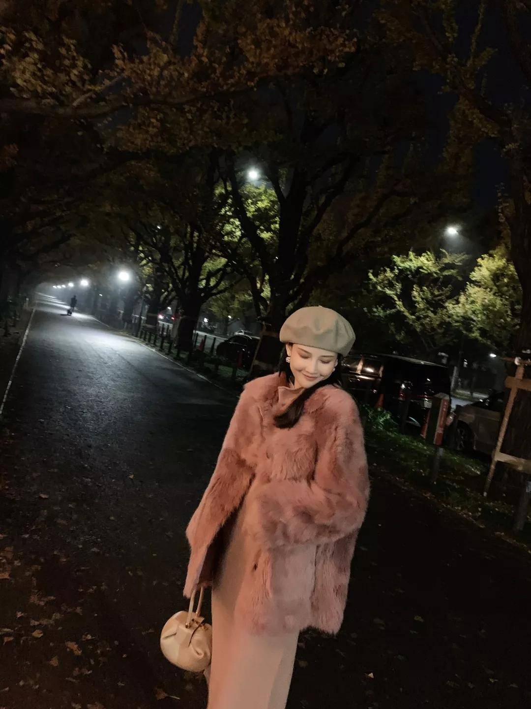 冬日 色彩美学!拒绝沉闷,冬日时髦穿搭有术